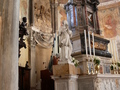 Venedig, Santa Maria e San Donato, Altar mit Drachenknochen