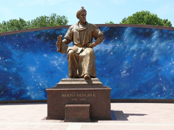 Bild: Samarkand: Ulugbek-Denkmal